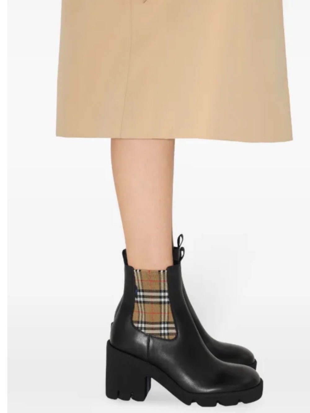 BURBERRY
Leather Chelsea Boot